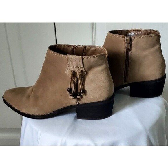 White Mountain Taupe 7.5M Booties Suede Ankle Side Zip Beaded Tassels Shoes EUC - Picture 5 of 8